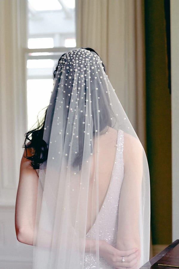 Pearly veil back view